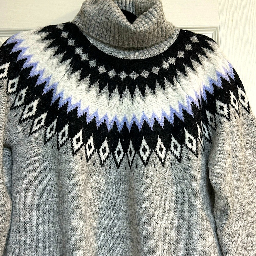 Ladies soft cozy turtleneck sweater M